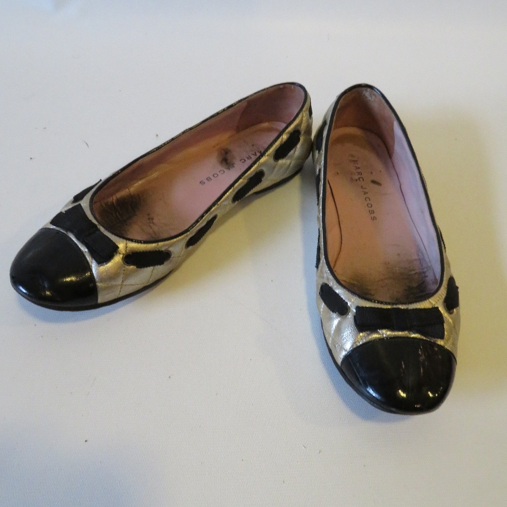 MARC JACOBS GOLD QUILTED LEATHER BLACK FLATS 6.5